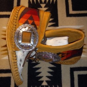 Broncy Donkey Leather Co, Pendleton & Concho Leather moccasins in size 7.